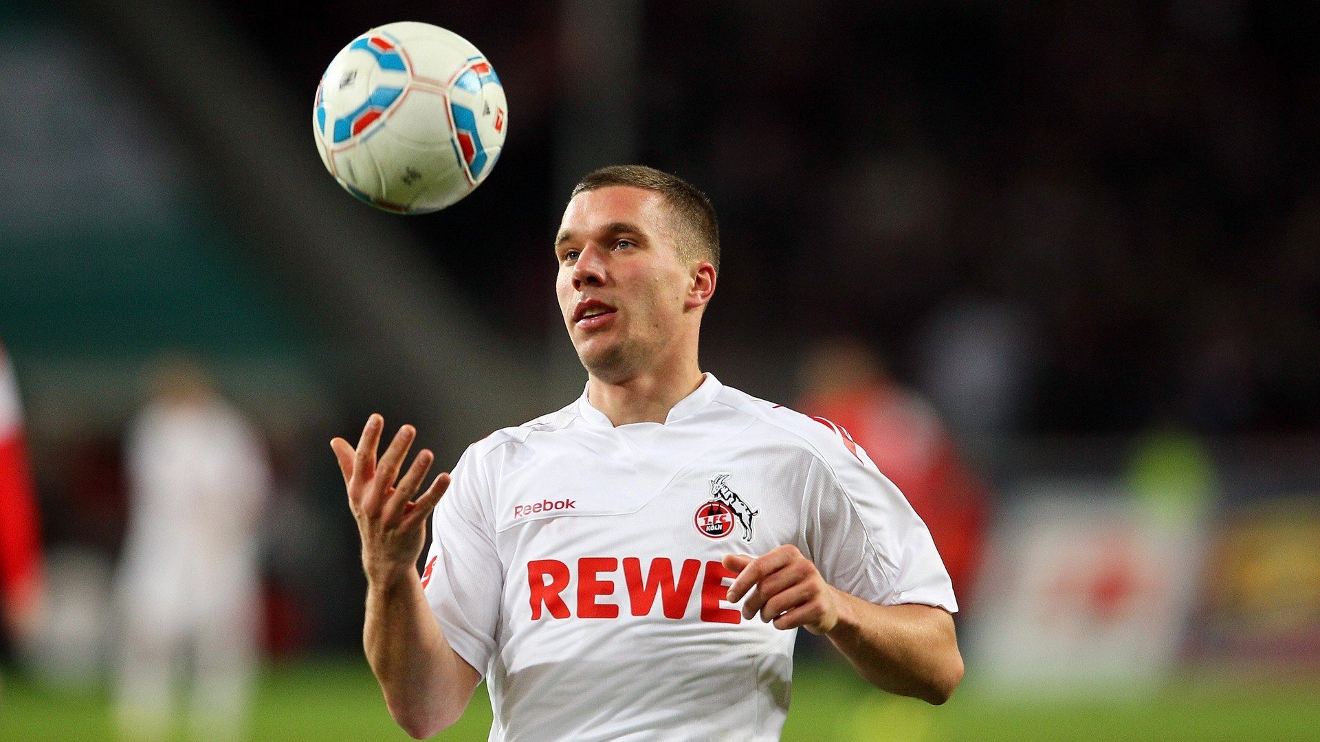 主教练罗纳德·科曼在欧洲杯前面临伤病困扰,弗兰基·德容和库普梅纳斯等主力缺阵。